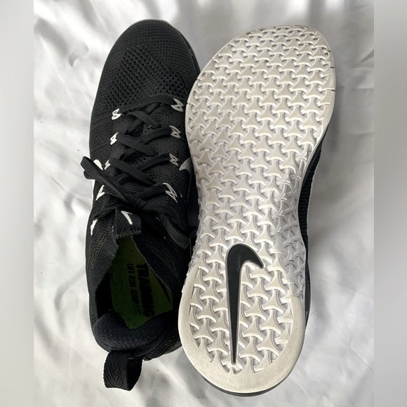 NIKE (size 10.5) Metcon FlyEase Training Sneaker - Picture 3 of 4